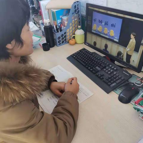 白虎沟中心小学组织教师学习数学优质课