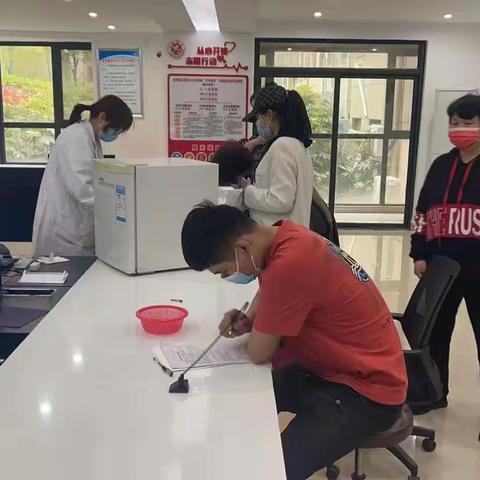 助力接种新冠疫苗，筑牢健康屏障