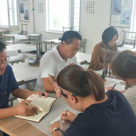 扫黑除恶专项学习会。