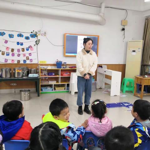 江北科技小学附属康盛幼儿园中二班感恩节主题活动《学会感恩   与爱同行》