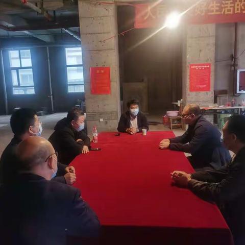 政府副区长范文博现场调度创信商厦自救扫尾工作