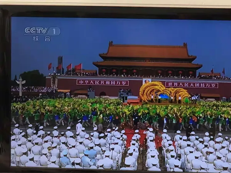 国庆联欢直播阅兵(2021国庆节直播现场,阅兵仪式视频)