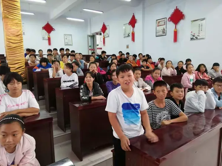 郭店镇第一初级中学《关爱生命·保护自己》预防校园欺凌讲座