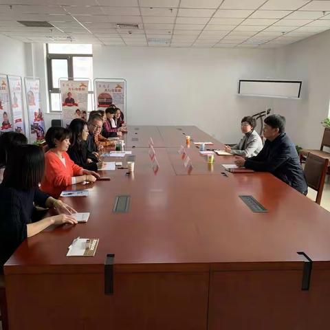 宣化区文广旅局党组书记、局长王莉到宣化图书馆调研工作