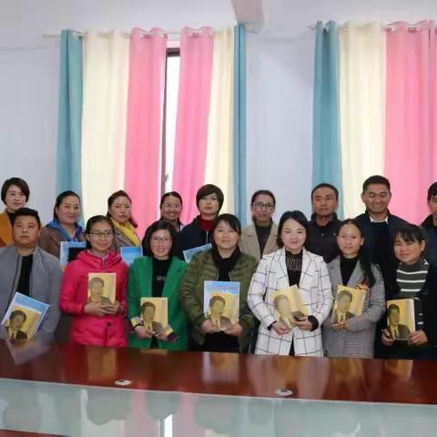 读经典著作  悟教育人生  做幸福老师——威宁自治县第五小学“阳光读书汇”活动侧记