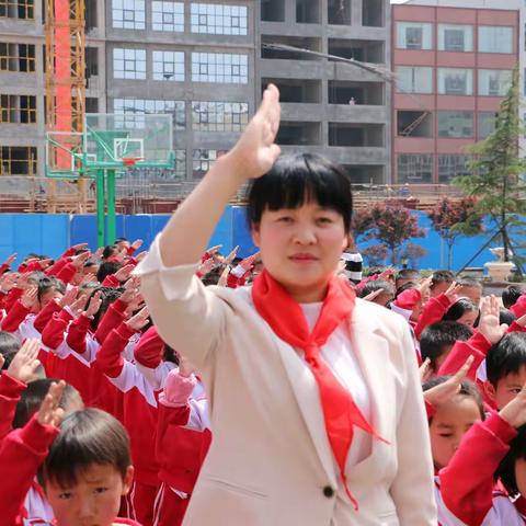红领巾共圆中国梦  争做新时代好队员