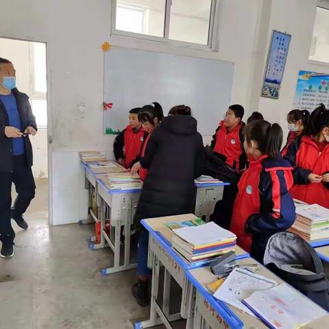 规范仪容仪表净化育人环境——杨河初中开展仪容仪表暨违禁物品专项检查活动