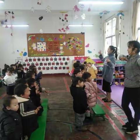 梅城镇中心幼儿园小一班——童心飞扬，喜迎元旦