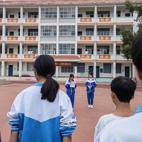 党建引领风帆正，凝心聚力育桃李——百色市右江区龙川初级中学第十二周工作汇报