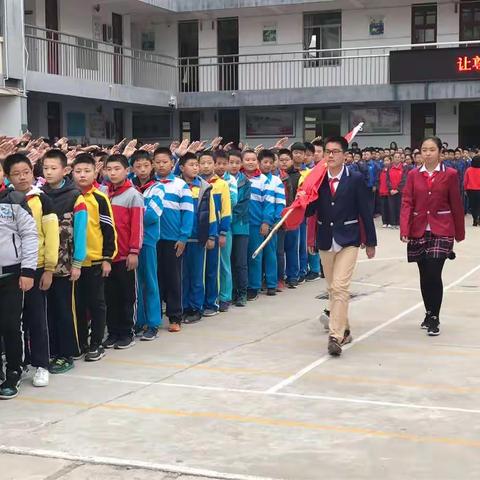 济宁市第八中学举行“迎接重阳节”主题升旗仪式