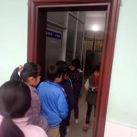 党旗飘扬 爱心助学——沙村小学“3+1模式”午餐开餐了