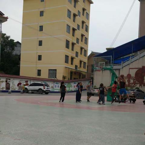 古丈三小教师节篮球赛落下帷幕 ——二年级组1分惜败，获得亚军。