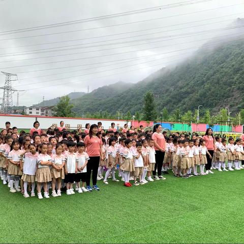 小学，你好！——城区第三幼儿园大班组参观城区第三小学活动