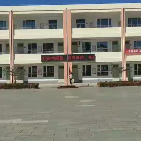 交通安全记心中——龙镇小学4月20日线上升旗仪式