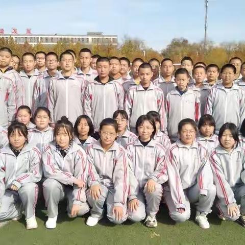 八年级，再见！       九年级，你好！