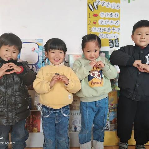 “春暖花开季，浓情女神节”金色篮幼儿园小一班