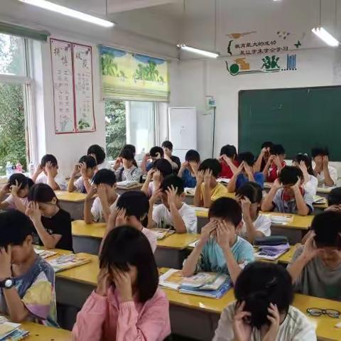 双减在继续，大傅寨小学眼保健操进行时