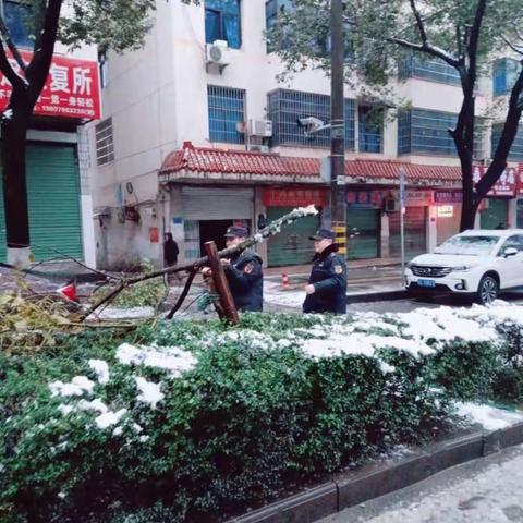 雪后清障  全心全意为人民服务