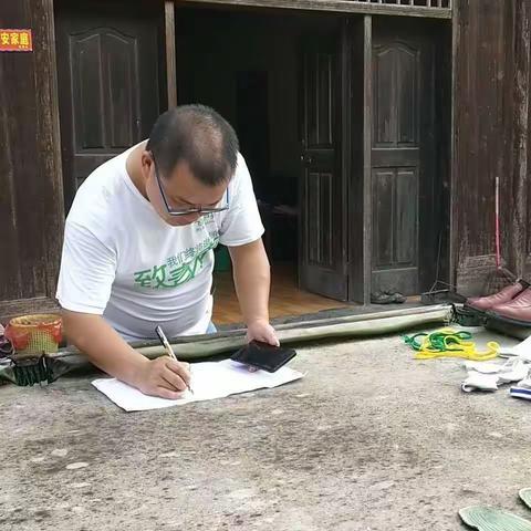 中秋佳节下村家访，不畏艰苦只为辛辛学子。