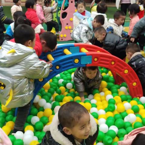 小班成长周记∽∽丰富多彩的户外活动😊😊😊