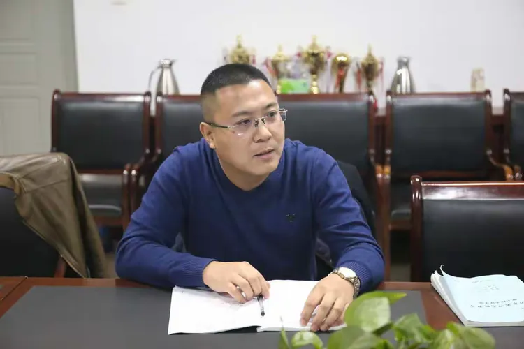"吉林四中德育校长一行6人来汾阳四中交流学习"