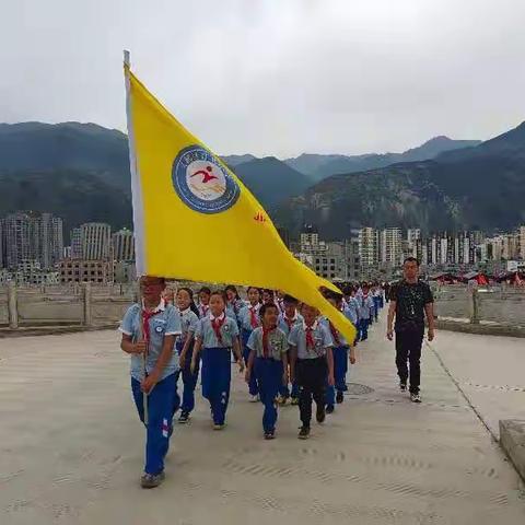 “红领巾映军旗” 走进武警陇南支队——江北小学开展红色研学旅行活动