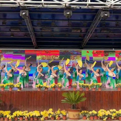 2020年10月20日博山九龙峪公园(红叶秋韵)广场舞比赛，博山中老年舞蹈团荣获金奖