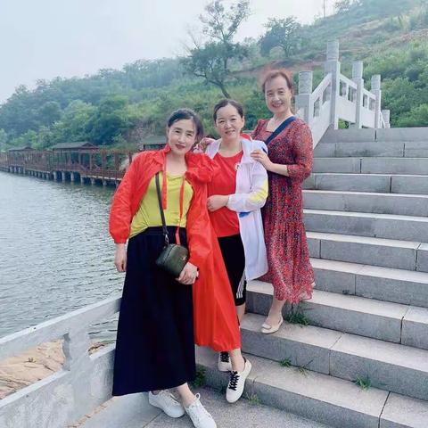 端午佳节倍多情，老去谁知感慨生！！！时光荏苒，谁都不是当年的少年郎了！愿时光不老，岁月不散！(2020年6月25日)