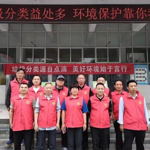 垃圾分类  你我同行——新密一高志愿者走进社区宣传垃圾分类