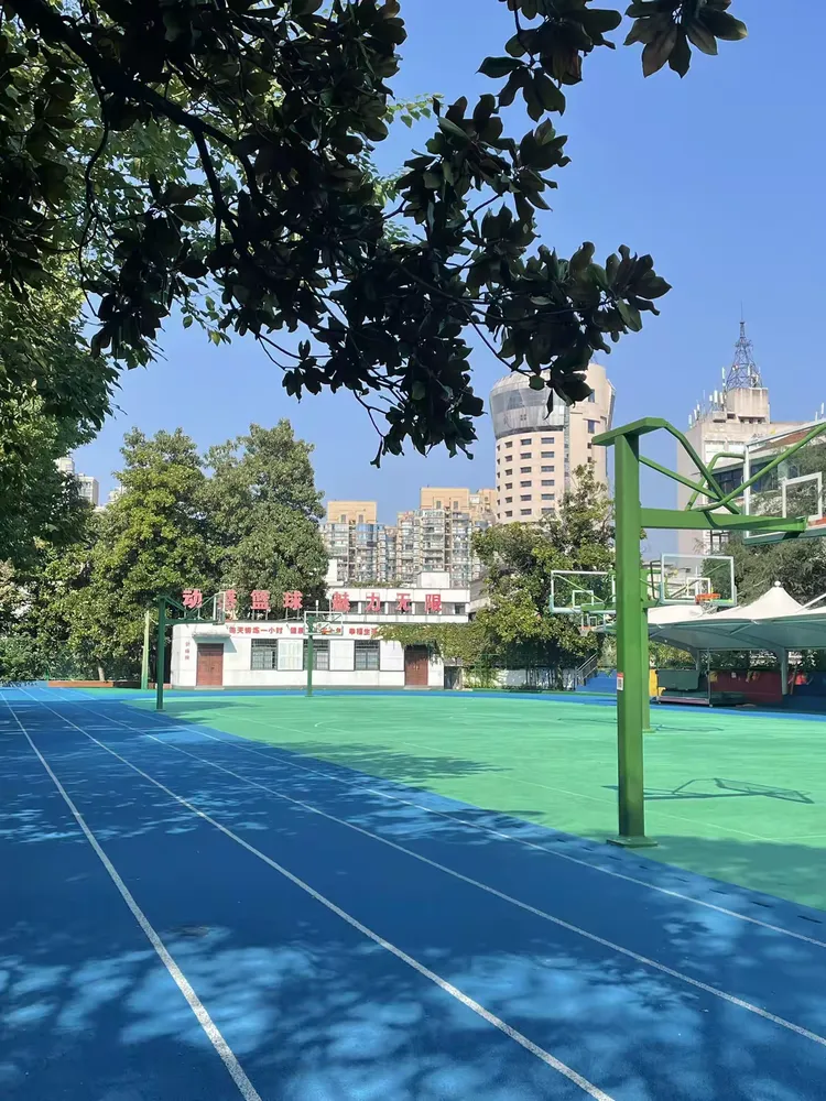 浙江省金华市环城小学,创建于1954年,当时校名为新建小学,占地面积