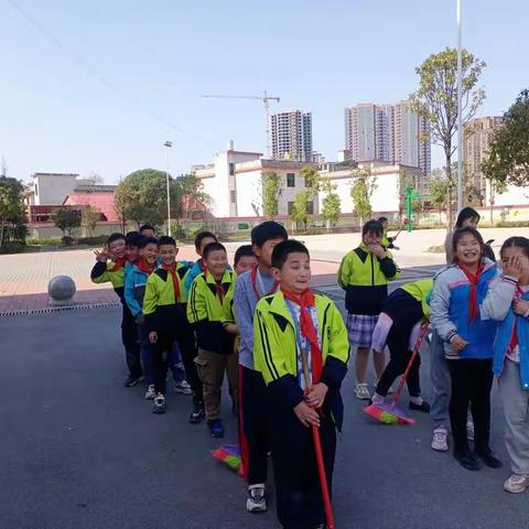 虎溪小学“小雷锋”公益劳动