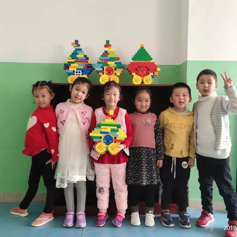 南瓜车的搭建！博林幼儿园儿童之家五班区域建构活动！