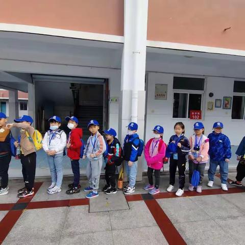 “我和秋天有个约会”正则小学二年级全媒体小记者班走进嗨皮小猪农场采风实录