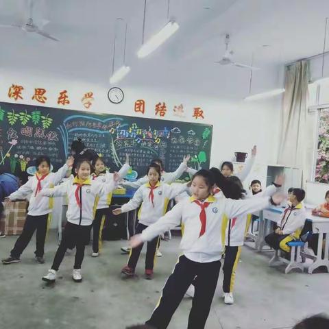 三（2）班班会