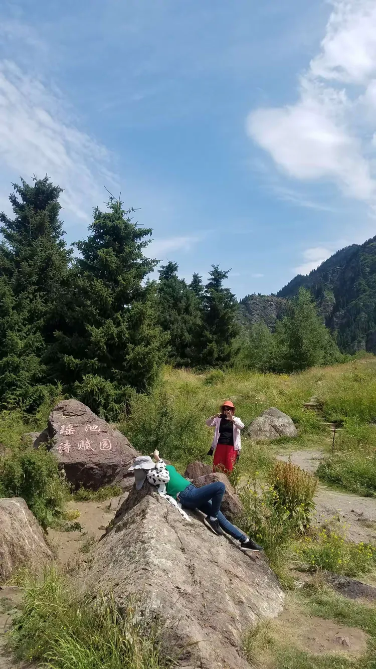 新疆天山天池歌词和谱 新疆天山天池歌词和谱