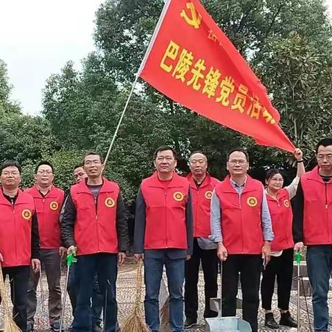 佩戴党徽燃初心，二中校园一片红！