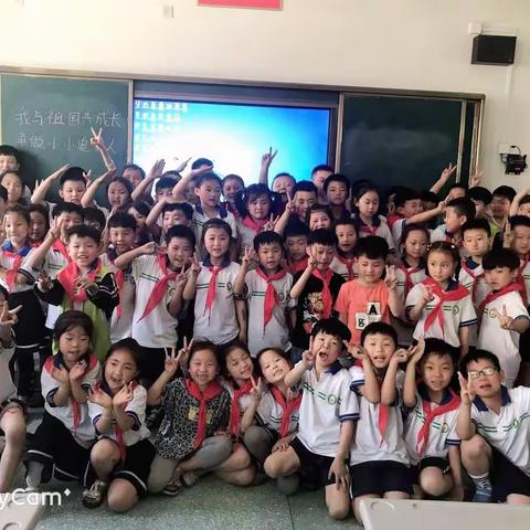 我们是少先队员啦！