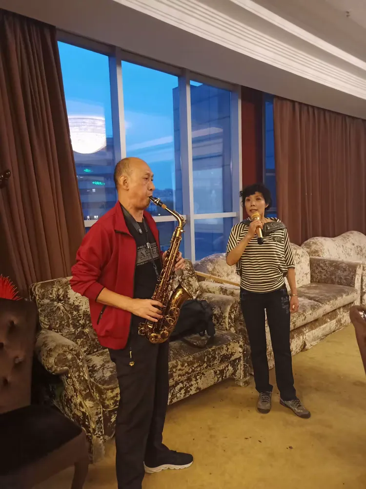 黄雅静,楊林昌合唱.郑西平萨克丝独奏,李华玲,刘华民伴舞