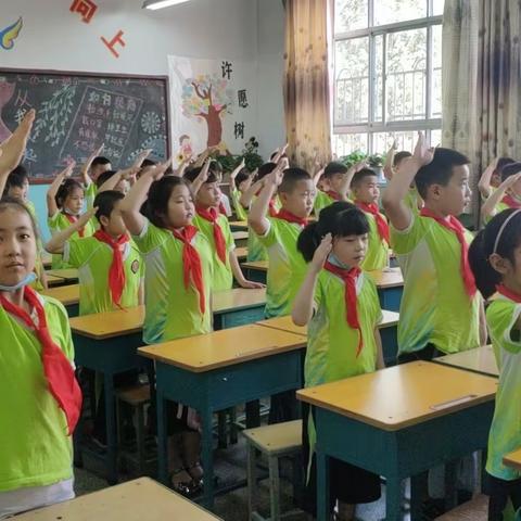 府谷县第三小学二年级（10）班举行“相约诗意春天，领略韵味古诗”歌颂春天古诗诵读实践活动