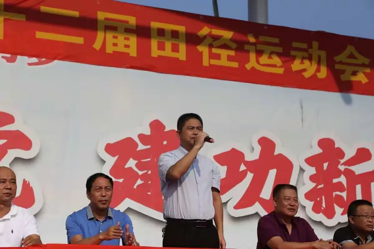 章贡中学举办喜迎祖国七十华诞暨2019年第十二届学校田径运动会
