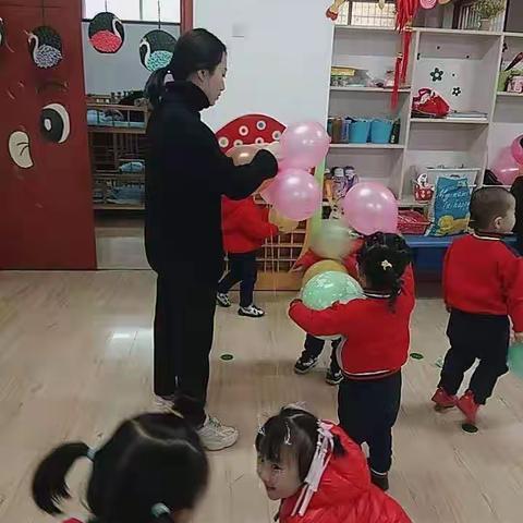 南关幼儿园小一班“欢庆元旦，拥抱快乐”半日开放活动