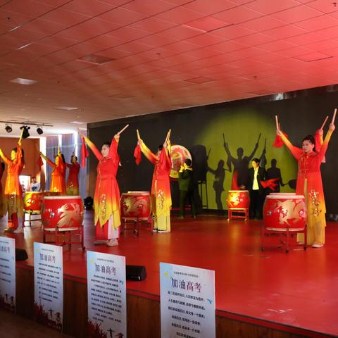 不负青春 勇毅前行——前旗二中2023届高三决战高考百日冲刺誓师大会暨颁奖典礼