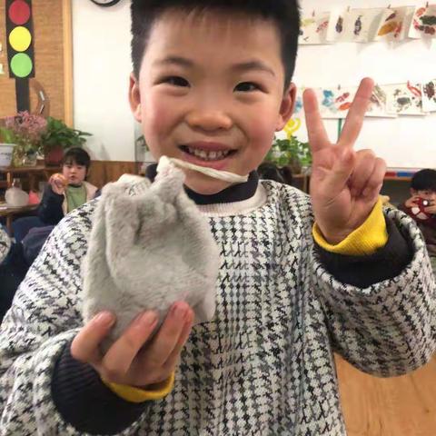 南苑幼儿园感恩节❤️中二班的宝贝护蛋开始了👏