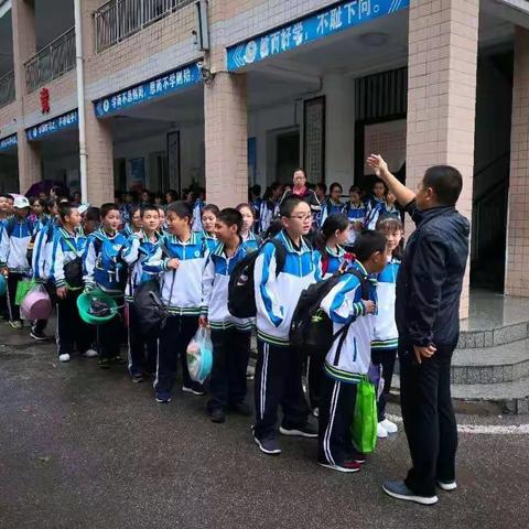 学军人之风采,强自身之素质。