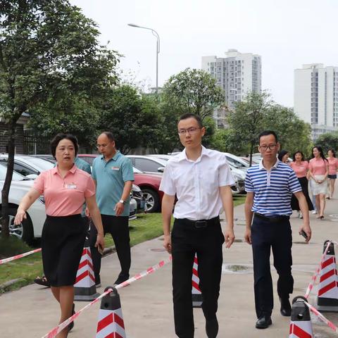 领导重视共筑牢防线  凝聚共识同待学子归————鱼峰区孙晋区长检查指导窑埠街小学开学准备工作