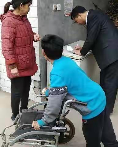卫辉市市场监管局对上乐村镇西板桥村监测户家中帮扶走访