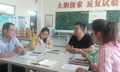 群策群力 奋勇向前                                            -----锁阳城镇中心小学数学教研活动报道