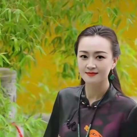 她从画中走来