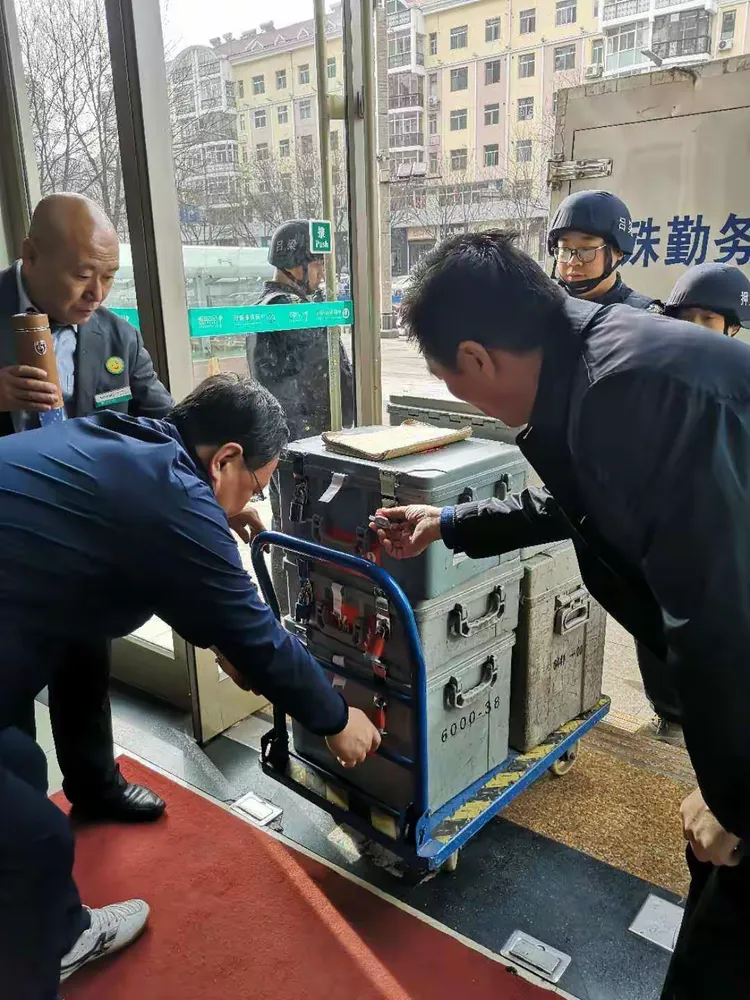 离石支行行长、分管行长广场支行3月份履职