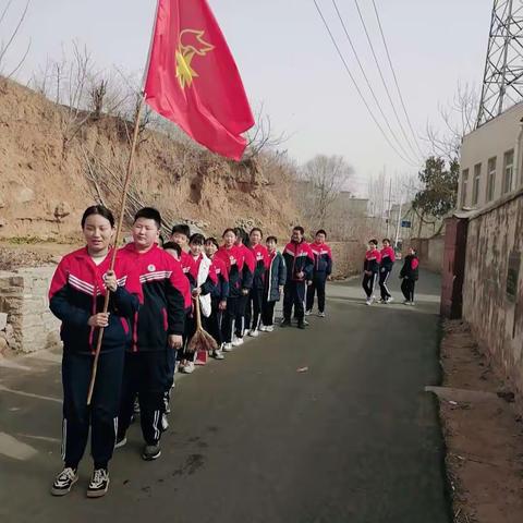 学习雷锋做法  弘扬雷锋精神——济南市律师南山希望小学学雷锋活动纪实